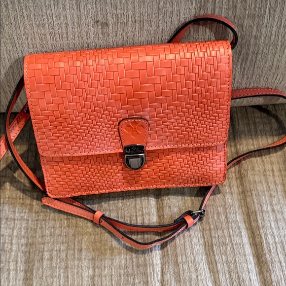 Patricia Nash Handbags - Patricia Nash coral peach Waverly Wovencollection Lanza 7 by 8